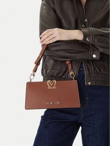 LOVE MOSCHINO Torebka JC4128PP1OLM0200 Brązowy. Brązowe torebki klasyczne LOVE MOSCHINO, bez wzorów, ze skóry, bez dodatków. Za 673,99 zł.