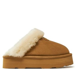 Kapcie Bearpaw. Brązowe kapcie Bearpaw, bez wzorów. Za 279,99 zł.