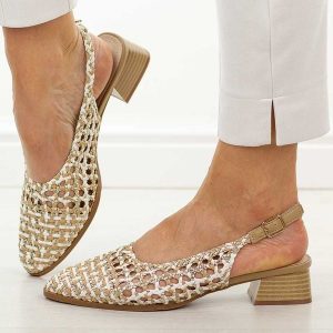 Beżowe przewiewne czółenka damskie T.Sokolski 139. Brązowe czółenka Sokolski, bez wzorów, z jeansu, bez obcasa, na obcasie, bez zapięcia. W wyprzedaży za 192,72 zł.