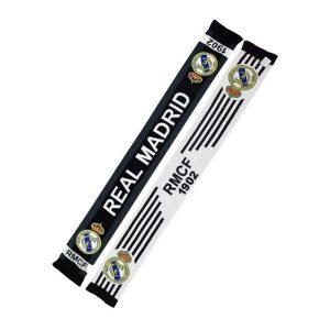 8. Szalik Z Dzianiny. Białe szaliki REAL MADRID, bez wzorów, z dzianiny. Za 236,99 zł.