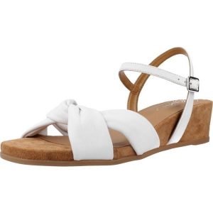 Sandały UNISA BADESI GRA Biały. Białe buty trekkingowe Unisa, ze skóry, bez zapięcia. Za 426,99 zł.