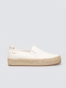 Espadryle damskie białe TT274090 101. Białe espadryle Big Star, bez wzorów, z gumy, bez obcasa. Za 139,99 zł.