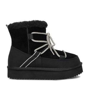 Śniegowce DeeZee. Czarne buty zimowe DeeZee, bez obcasa, bez zapięcia. Za 299,99 zł.