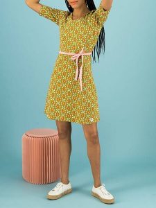 Blutsgeschwister Sukienka "Home Cute" w kolorze jasnozielonym ze wzorem rozmiar: XL. Zielone sukienki Blutsgeschwister, na co dzień, xl, bez wzorów, z bawełny, bez kołnierzyka, bez ramiączek, mini, proste. Za 131,74 zł.