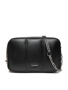 Calvin Klein Torebka Line Quilt Camera Bag K60K613076 Czarny. Czarne listonoszki Calvin Klein, bez wzorów, ze skóry, bez dodatków. Za 249,99 zł.