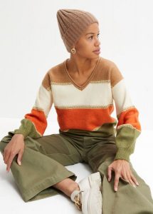 Sweter z dzianiny. Brązowe swetry klasyczne bonprix, z dzianiny, bez kołnierzyka. Za 119,99 zł.