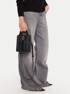 Guess Torebka Erenia Mini HWSO78 38750 Szary. Szare torebki klasyczne Guess, z aplikacjami, ze skóry, bez dodatków. Za 379,99 zł.