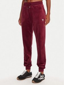Guess Spodnie dresowe V3BB27 K0232 Bordowy Regular Fit. Czerwone spodnie dresowe Guess, m, z aplikacjami, z dresówki. Za 259,99 zł.