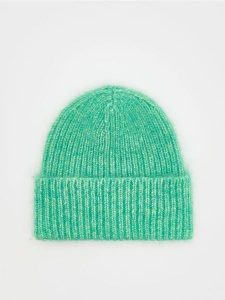 Czapka z domieszką wełny - jasnozielony. Zielone czapki Reserved, bez wzorów, z wełny. W wyprzedaży za 32,99 zł.