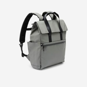 Plecak hydrofobowy z kieszenią na laptopa 15 L. Szare plecaki DECATHLON. Za 149,99 zł.