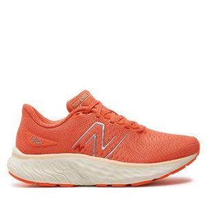 Buty do biegania New Balance. Brązowe buty sportowe New Balance, bez wzorów, bez zapięcia, do biegania. Za 389,99 zł.