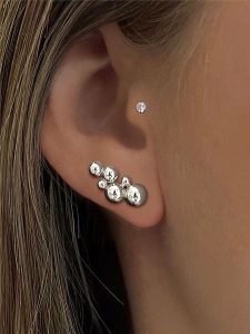 Les Favorites Srebrne kolczyki-wkrętki rozmiar: onesize. Szare kolczyki Les Favorites, srebrne. Za 130,99 zł.