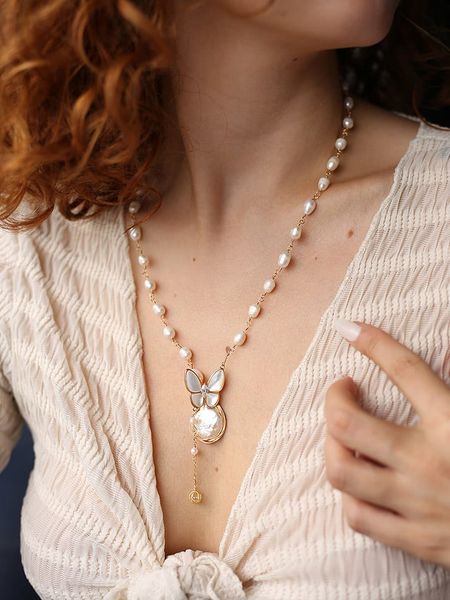 Pierres delicates Naszyjnik w kolorze białym z perłami i zawieszką - dł. 50 cm rozmiar: onesize. Białe naszyjniki Pierres delicates, z perłą, z mosiądzu. Za 152,99 zł.