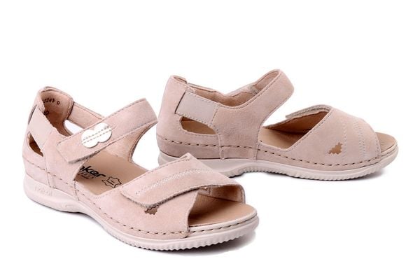 RIEKER V7474-60 beige, sandały damskie. Brązowe sandały Rieker, bez wzorów, bez obcasa, na koturnie, bez zapięcia. Za 369,90 zł.