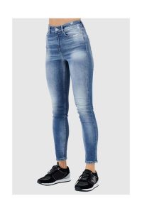 GUESS Niebieskie jeansy damskie z wysokim stanem. Niebieskie jeansy Guess, z aplikacjami, z bawełny, z podwyższonym stanem. W wyprzedaży za 279,99 zł.