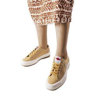Beżowe trampki Lee Cooper LCW-23-44-1655L beżowy. Brązowe trampki bez wzorów, bez zapięcia. Za 172,26 zł.