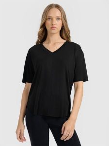 4F T-shirt oversize z modalem damski - czarny S. Czarne t-shirty 4f, s, bez wzorów, bez kołnierzyka, bez ramiączek. Za 99,99 zł.