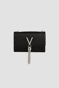VALENTINO Czarna torebka Divina. Czarne torebki klasyczne Valentino by Mario Valentino, bez wzorów, bez dodatków. W wyprzedaży za 280,99 zł.