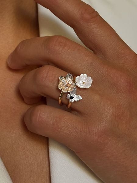 Les Petites Précieuses Pozłacany pierścionek z cyrkoniami i masą perłową rozmiar: 58. Białe pierścionki Les Petites Précieuses, z cyrkonią, pozłacane. Za 173,99 zł.