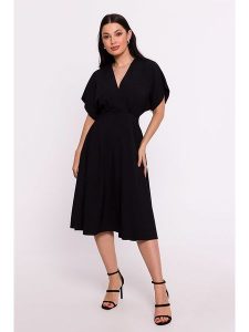 Be Wear Sukienka w kolorze czarnym rozmiar: M. Czarne sukienki Be Wear, m, bez wzorów, bez kołnierzyka, bez ramiączek, midi, rozkloszowane. Za 180,06 zł.