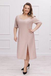 Elegancka beżowa koktajlowa sukienka Helen XXL OVERSIZE WIOSNA. Brązowe sukienki Moda Size Plus Iwanek, na wiosnę, s, bez wzorów, z elastanu, eleganckie, bez kołnierzyka, bez ramiączek, mini, oversize. Za 279,90 zł.