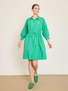 BGN Sukienka w kolorze zielonym rozmiar: 34. Zielone sukienki BGN, na imprezę, bez wzorów, bez kołnierzyka, bez ramiączek, midi. Za 143,99 zł.