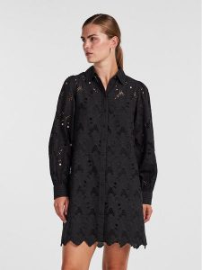 YAS Sukienka koszulowa 26030764 Czarny Regular Fit. Czarne kombinezony YAS, m, bez wzorów, z bawełny, bez kołnierzyka, bez ramiączek. Za 469,99 zł.