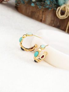 Pierres de Jade Pozłacane kolczyki-półkreole z kamieniami szlachetnymi rozmiar: onesize. Czerwone kolczyki Pierres de Jade, z agatem, pozłacane. Za 39,99 zł.