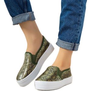 Zielone tenisówki Slip On Irving. Zielone trampki bez wzorów, ze skóry ekologicznej, bez zapięcia. Za 64,19 zł.