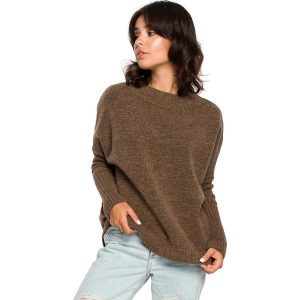 Karmelowy Oversizowy Sweter z Niewielką Stójką. Brązowe długie swetry MOE, uniwersalny, z materiału, bez kołnierzyka. Za 199,90 zł.