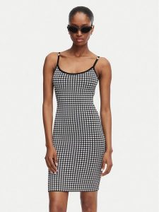 Guess Sukienka codzienna W6YKAU Z1661 Czarny Slim Fit. Czarne kombinezony Guess, m, z aplikacjami, z syntetyku, bez kołnierzyka, bez ramiączek. Za 434,99 zł.