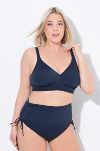 Damskie figi od bikini marszczona taśma wypełnienie z przodu. Czarne figi Ulla Popken, bez wzorów, z elastanu. Za 100,99 zł.