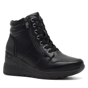 Botki Clara Barson. Czarne botki Clara Barson, bez wzorów, bez obcasa, na koturnie, bez zapięcia. Za 139,99 zł.