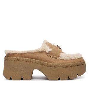 Klapki Guess. Brązowe klapki Guess, z aplikacjami, bez obcasa. Za 434,99 zł.