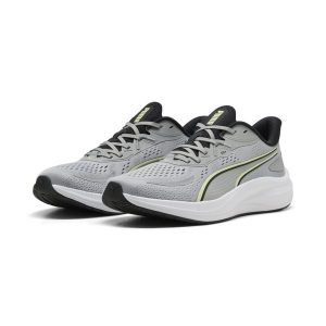 Buty do biegania unisex Skyrocket Lite 2 PUMA. Białe buty sportowe Puma, bez wzorów, bez zapięcia, do biegania. Za 249,00 zł.