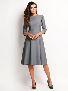 Awama Sukienka w kolorze szarym rozmiar: L. Szare sukienki Awama, l, bez wzorów, bez kołnierzyka, bez ramiączek, midi. Za 105,63 zł.