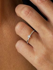 OR Carats Złoty pierścionek z diamentem rozmiar: 54. Szare pierścionki OR Carats, z diamentem, złote. Za 1 252,99 zł.