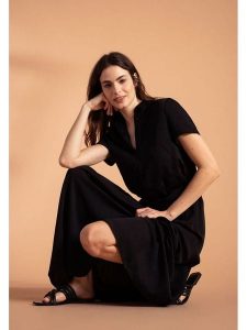 More & More Sukienka w kolorze czarnym rozmiar: 36. Czarne sukienki More & More, bez wzorów, bez kołnierzyka, bez ramiączek, midi. Za 144,58 zł.