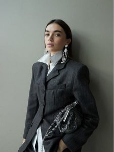 Weekend Max Mara Klipsy Callas 2525756095650 Srebrny. Szare kolczyki Weekend Max Mara, metalowe. Za 379,99 zł.