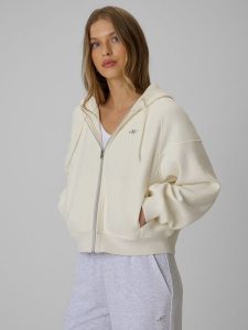 4F Bluza loose z kapturem damska - biała XS. Białe bluzy 4f, l, bez wzorów, z dzianiny, z kapturem. Za 199,99 zł.