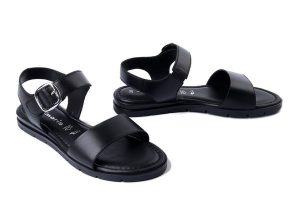 TAMARIS 1-28133-44 001 black, sandały damskie. Czarne sandały Tamaris, bez wzorów, z gumy, bez obcasa, bez zapięcia. Za 223,92 zł.