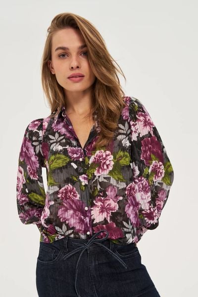 Koszula w kwiaty z bufiastymi rękawami czarna. Czarne koszule MOODO, l, bez wzorów, z poliesteru, bez kołnierzyka, bez ramiączek. Za 119,99 zł.