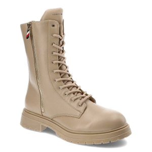 Beżowe Botki Tommy Hilfiger Modne Buty Damskie. Brązowe botki TOMMY HILFIGER, bez wzorów, ze skóry ekologicznej, bez obcasa, na płaskiej podeszwie, bez zapięcia. Za 399,00 zł.