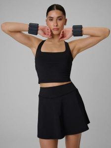 4F Crop top treningowy slim szybkoschnący damski - czarny S. Czarne topy 4f, s, bez wzorów, bez kołnierzyka, bez ramiączek. Za 129,99 zł.