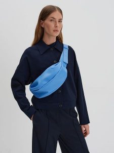 Someday. Saszetka w kolorze błękitnym - 29 x 12 x 9 cm rozmiar: onesize. Niebieskie nerki i saszetki someday., bez wzorów, z materiału. Za 121,99 zł.