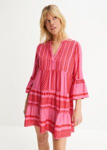 Sukienka tunikowa z lejącej wiskozy. Czerwone sukienki bonprix, z aplikacjami, z wiskozy, eleganckie, bez kołnierzyka, bez ramiączek. Za 112,99 zł.