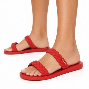Klapki damskie Ipanema 26826 FEVER SLIDE FEM. Czerwone klapki Ipanema, bez wzorów, z materiału, bez obcasa. Za 59,00 zł.