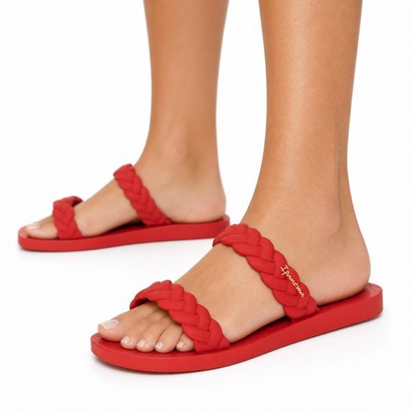 Klapki damskie Ipanema 26826 FEVER SLIDE FEM. Czerwone klapki Ipanema, bez wzorów, z materiału, bez obcasa. Za 59,00 zł.