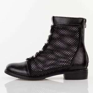 Czarne wiosenne ażurowe botki damskie Jezzi Asa62-130. Czarne botki Jezzi, na jesień, w ażurowe wzory, z jeansu, bez obcasa, na obcasie, bez zapięcia. Za 259,00 zł.