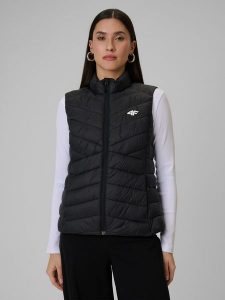 4F Bezrękawnik z wypełnieniem syntetycznym damski - czarny XXL. Czarne kamizelki 4f, xxl, bez wzorów, z materiału, bez kołnierzyka, bez ramiączek, z kapturem. Za 199,99 zł.